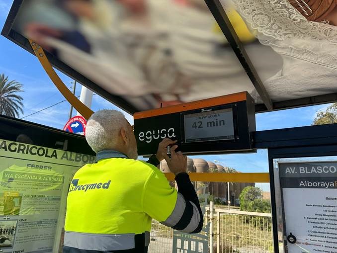 mantenimiento y pantalla digital