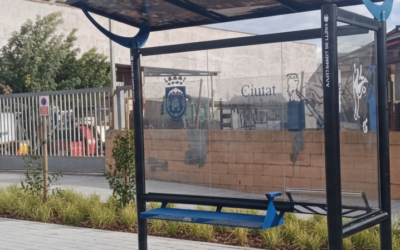 R3 Recymed instala marquesinas modelo WAIT en Llíria y Sedaví
