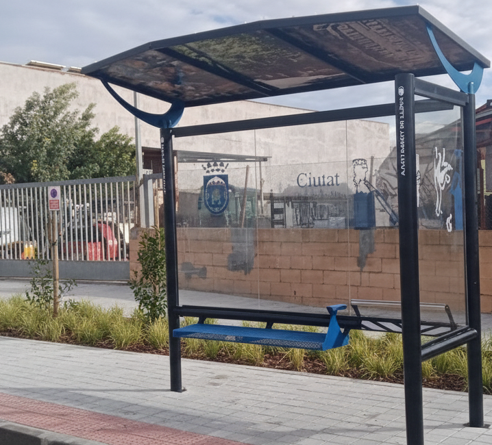 R3 Recymed instala marquesinas modelo WAIT en Llíria y Sedaví