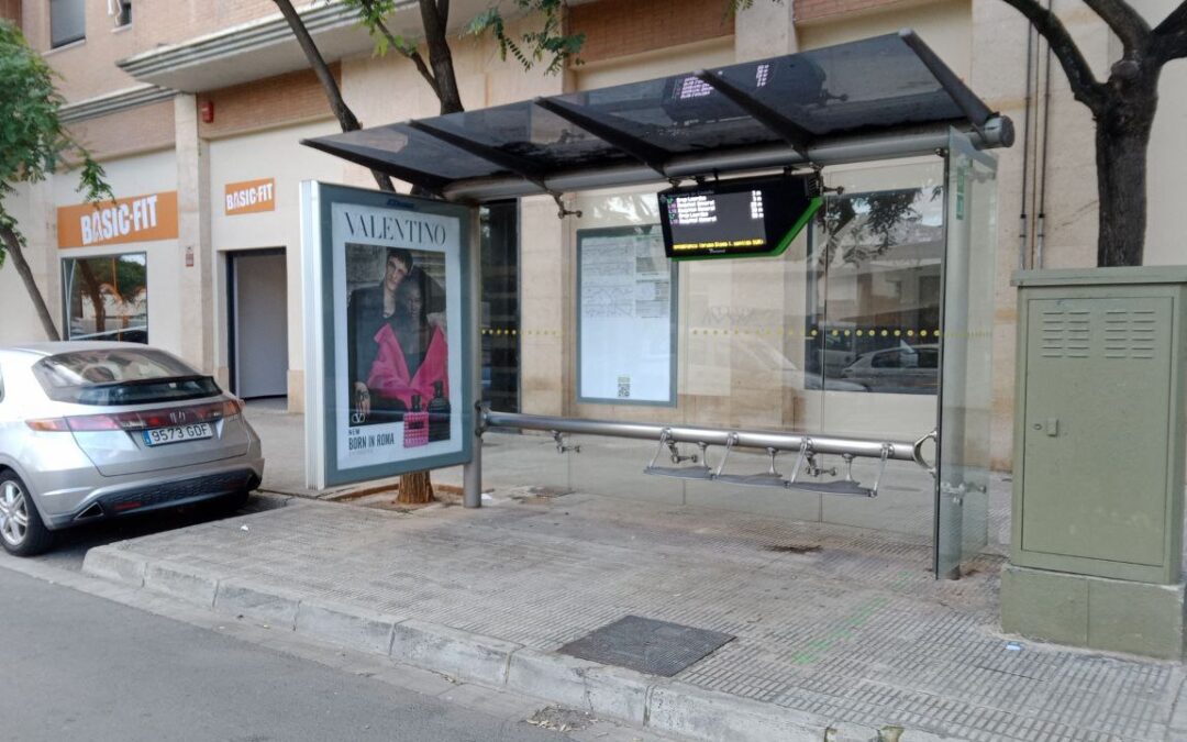 R3 moderniza las marquesinas de Castellón con Pantallas Transit View
